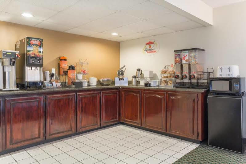 Super 8 By Wyndham Orangeburg Exterior foto